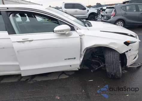 2014 Ford Fusion Hybrid Titanium z USA, uszkodzony, nr VIN 3FA6P0RU6ER299616